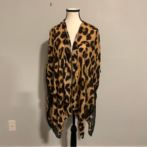 Steve Madden Animal Print Semi Sheer Women's Cloak OSFM - Picture 3 of 11